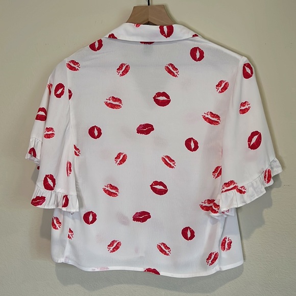 Forever 11 Flutter Sleeve Lips Shirt - Picture 5 of 6